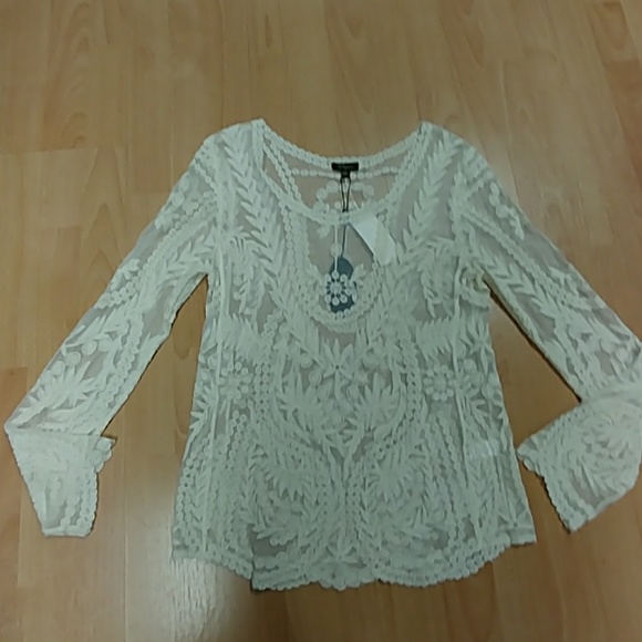 Cupio Embroidered Crocheted Lace Top - Picture 5 of 7
